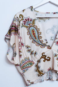 Q2 Tops Crop top with paisley print