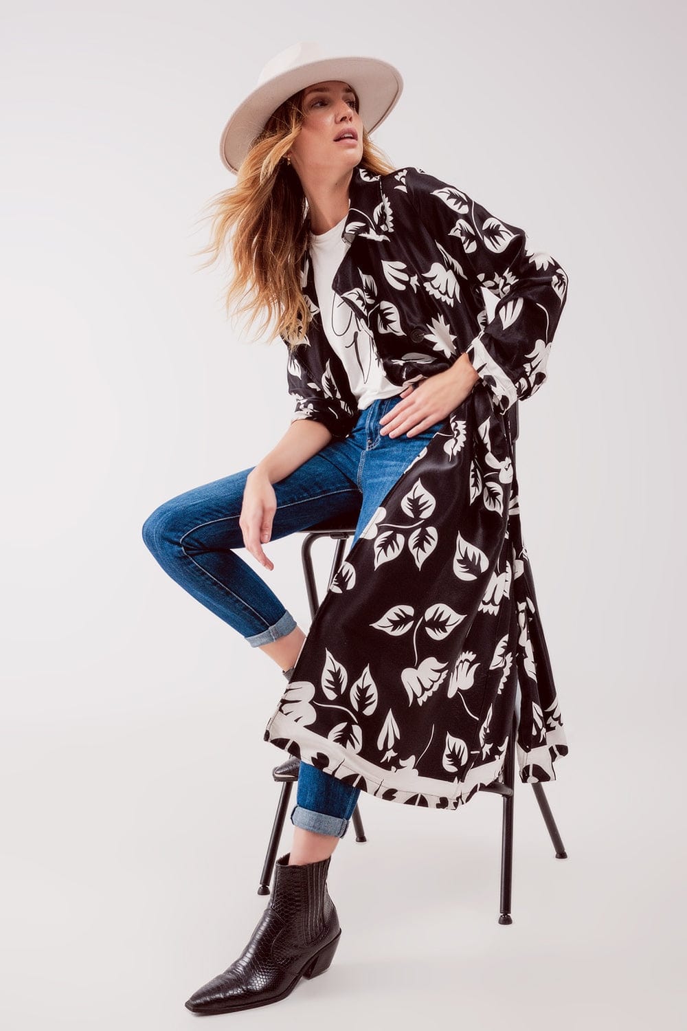 Q2 Women's Blazer Longline Printed Blazer in Black