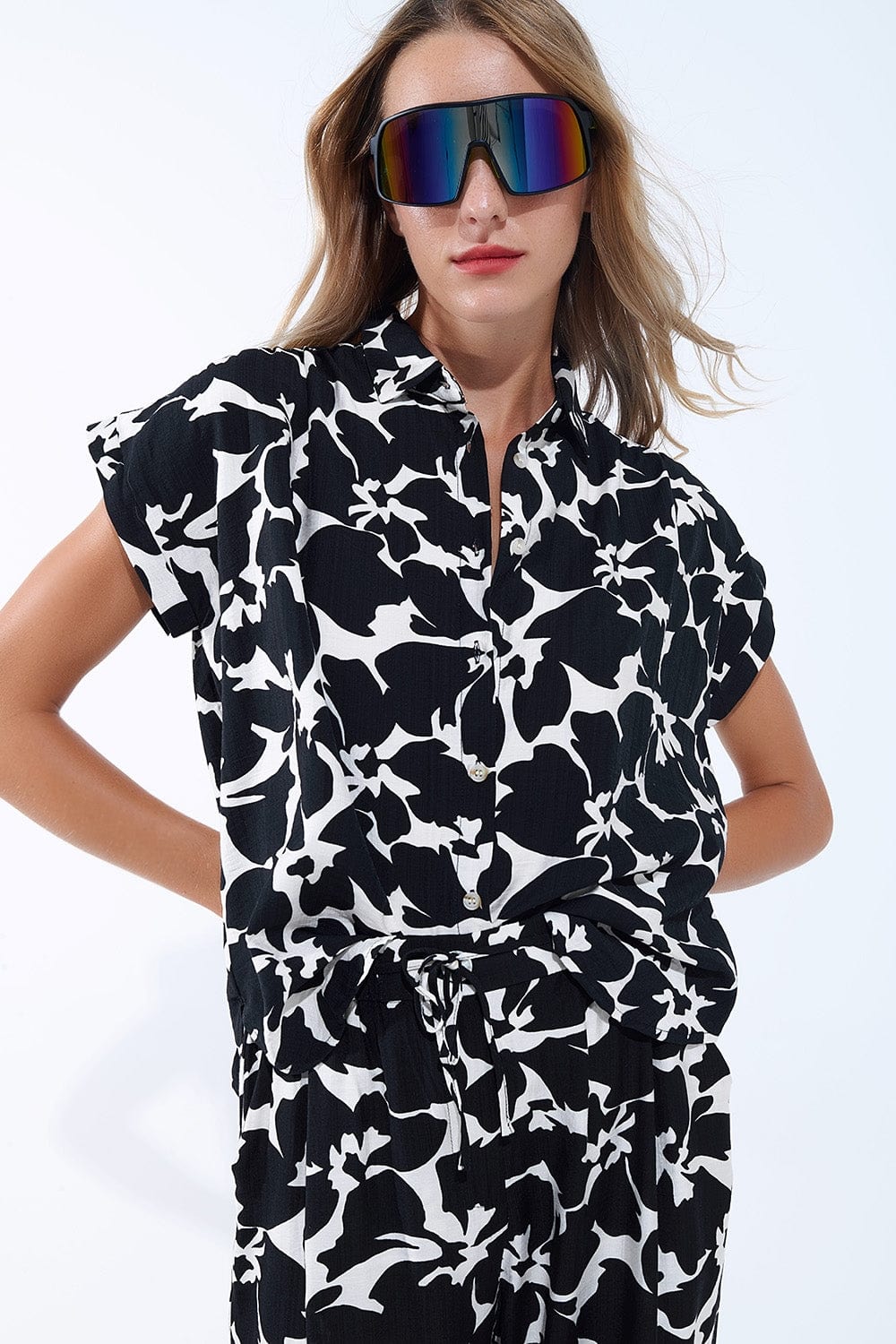 Q2 Women's Blouse Black And White Floral Print Shirt With Short Sleeves