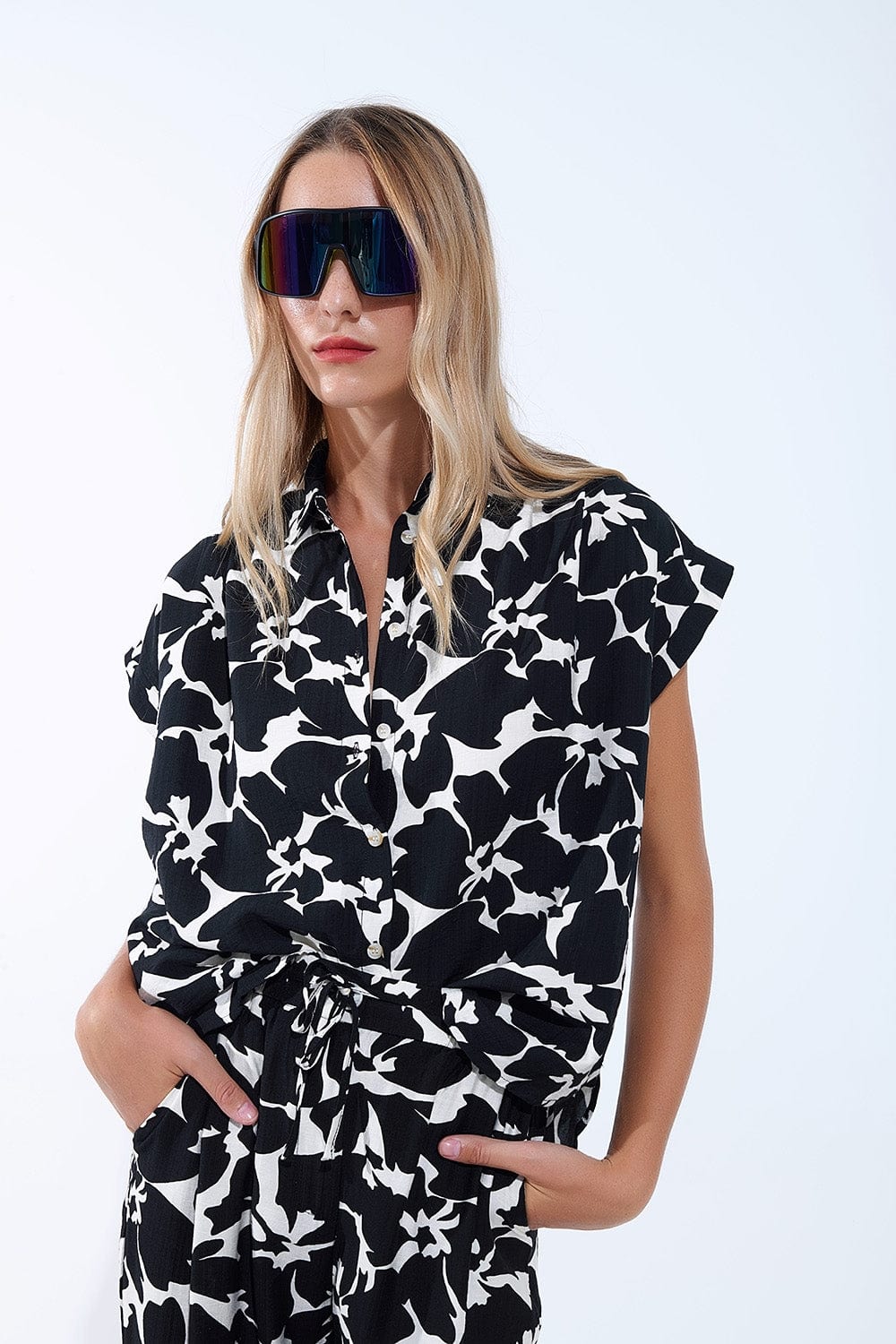 Q2 Women's Blouse Black And White Floral Print Shirt With Short Sleeves