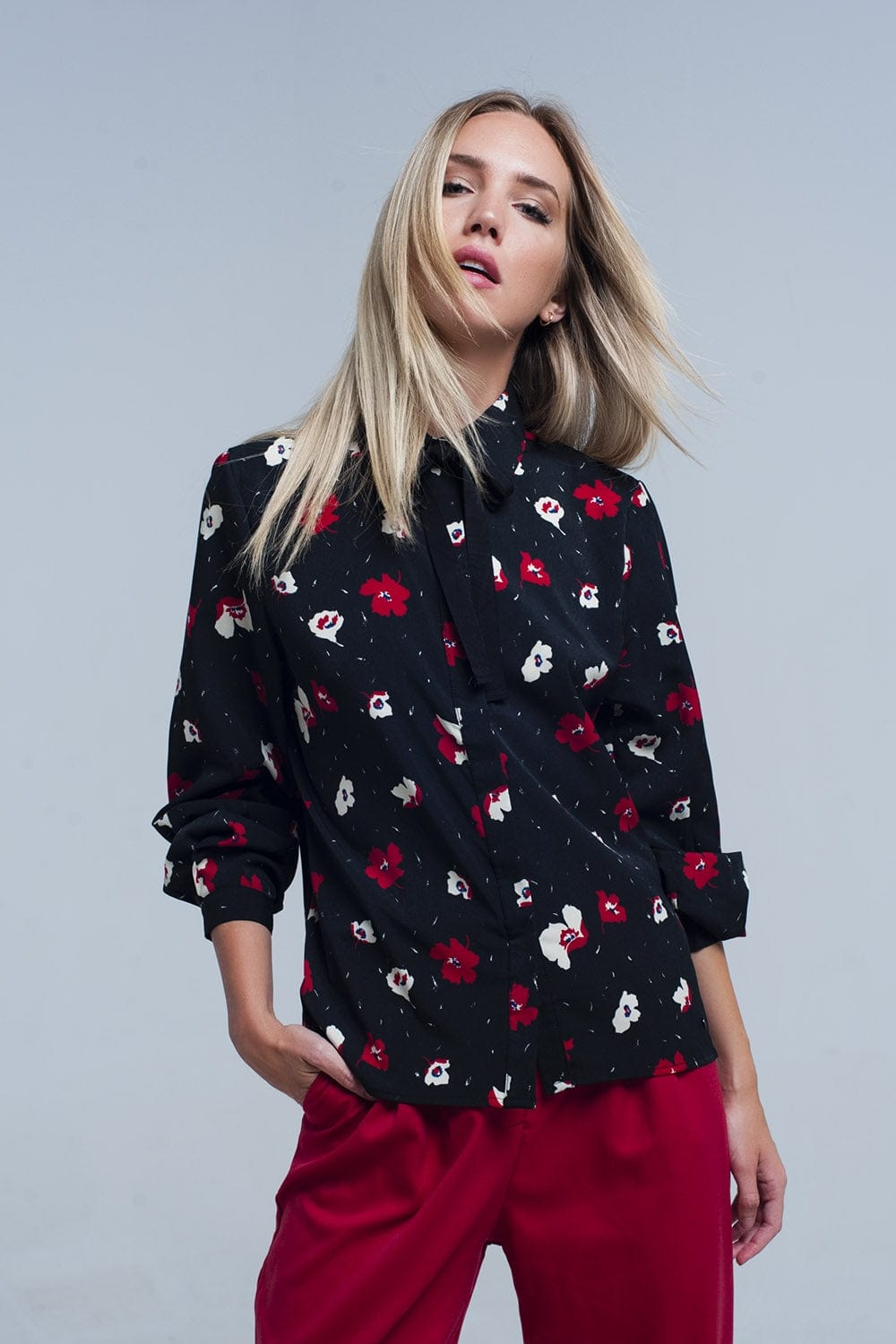 Q2 Women's Blouse Black Shirt with Red and White Flowers