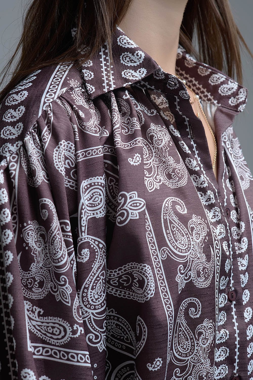 Q2 Women's Blouse Brown Paisley Shirt With Voluminous Sleeves