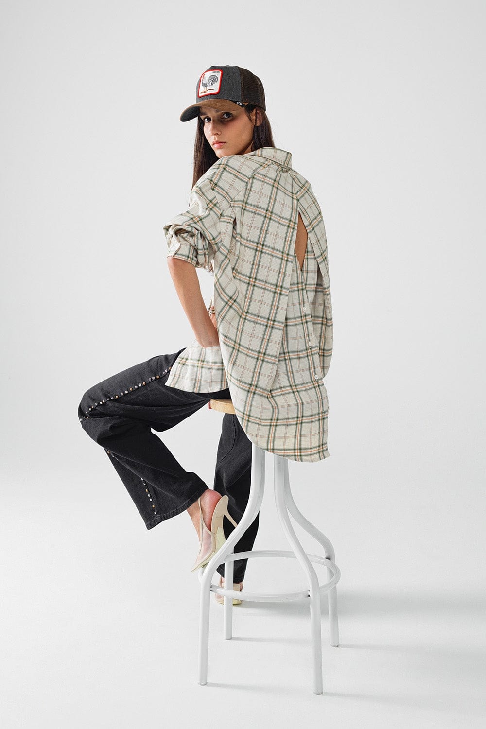 Q2 Women's Blouse Checked Shirt With Back Opening In Beige