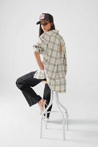 Q2 Women's Blouse Checked Shirt With Back Opening In Beige