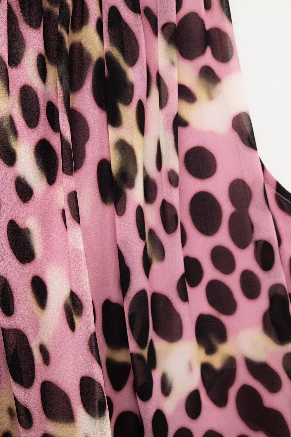Q2 Women's Blouse Cropped Pleated Animal Print Top In Pink And Brown