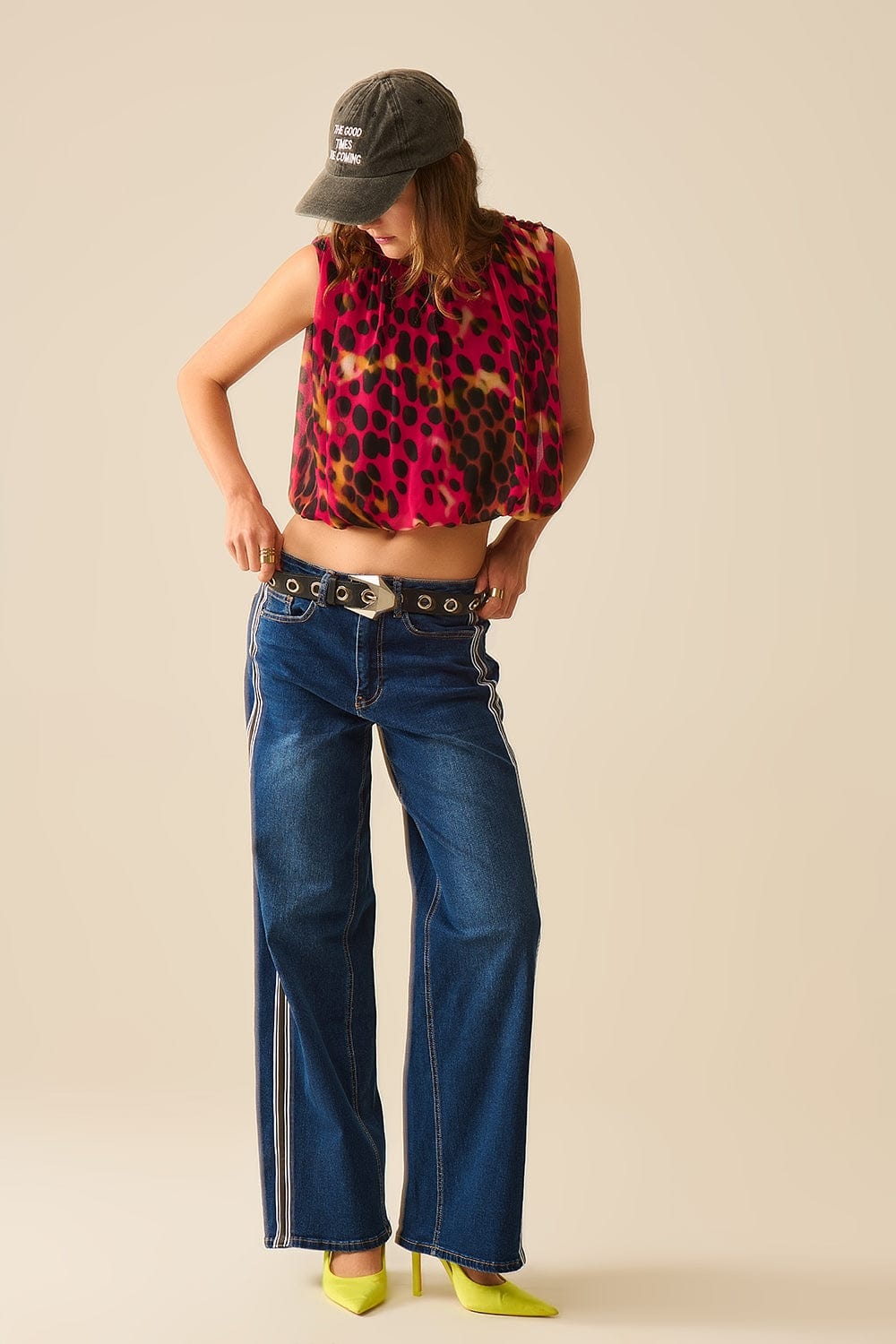 Q2 Women's Blouse Cropped Pleated Animal Print Top In Red And Black