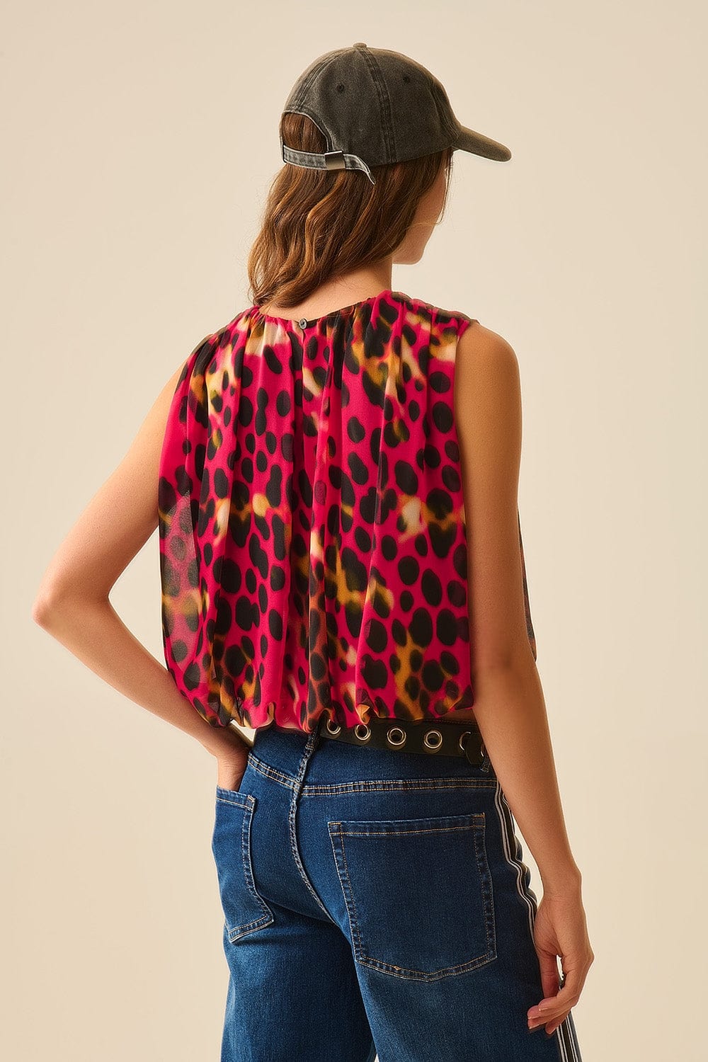 Q2 Women's Blouse Cropped Pleated Animal Print Top In Red And Black