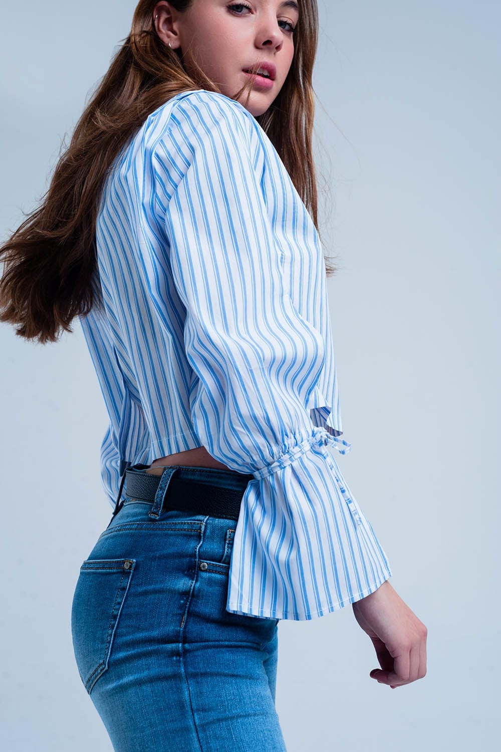Q2 Women's Blouse Cropped striped shirt in blue
