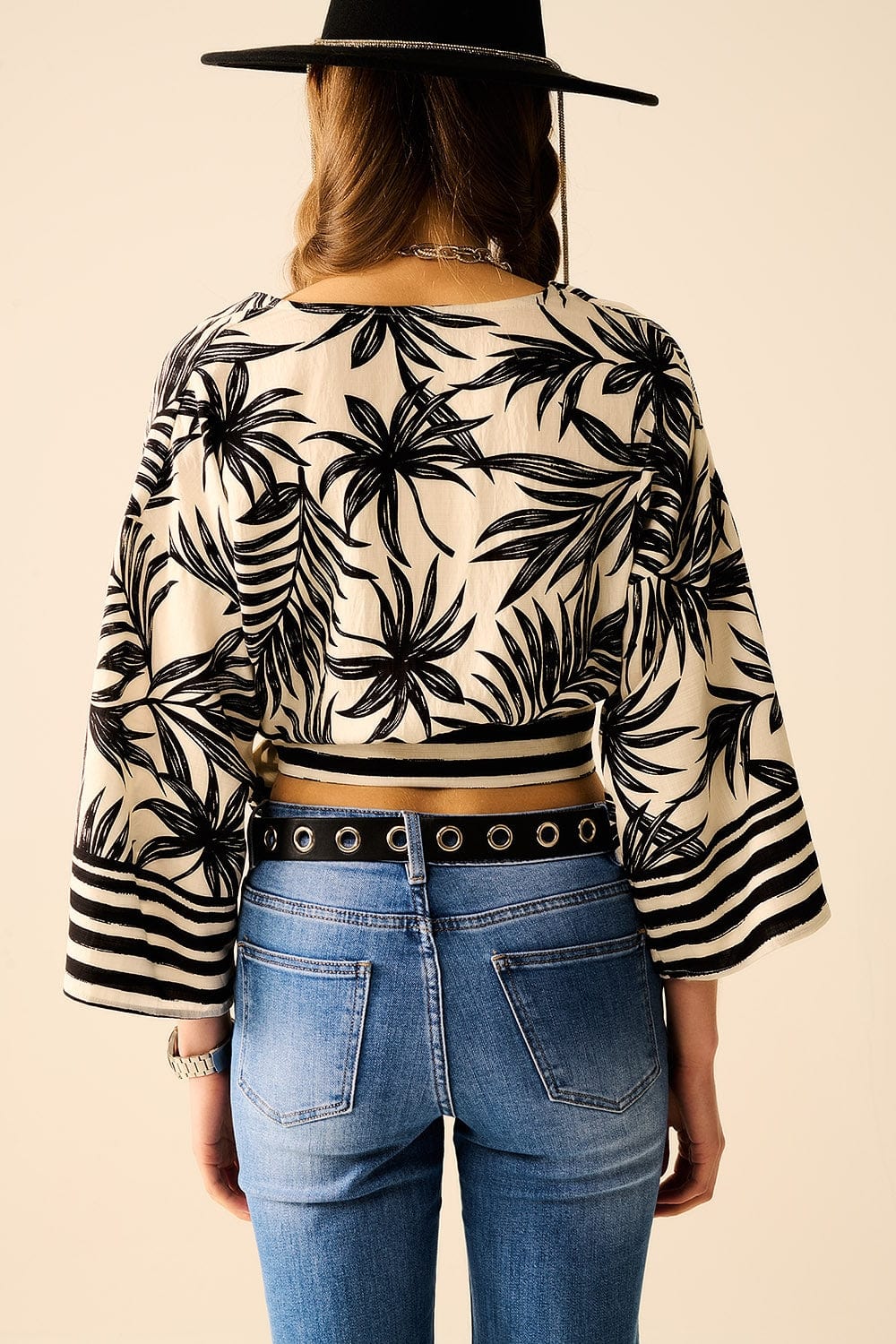 Q2 Women's Blouse Cropped Top In White With Tropical Motif In Black