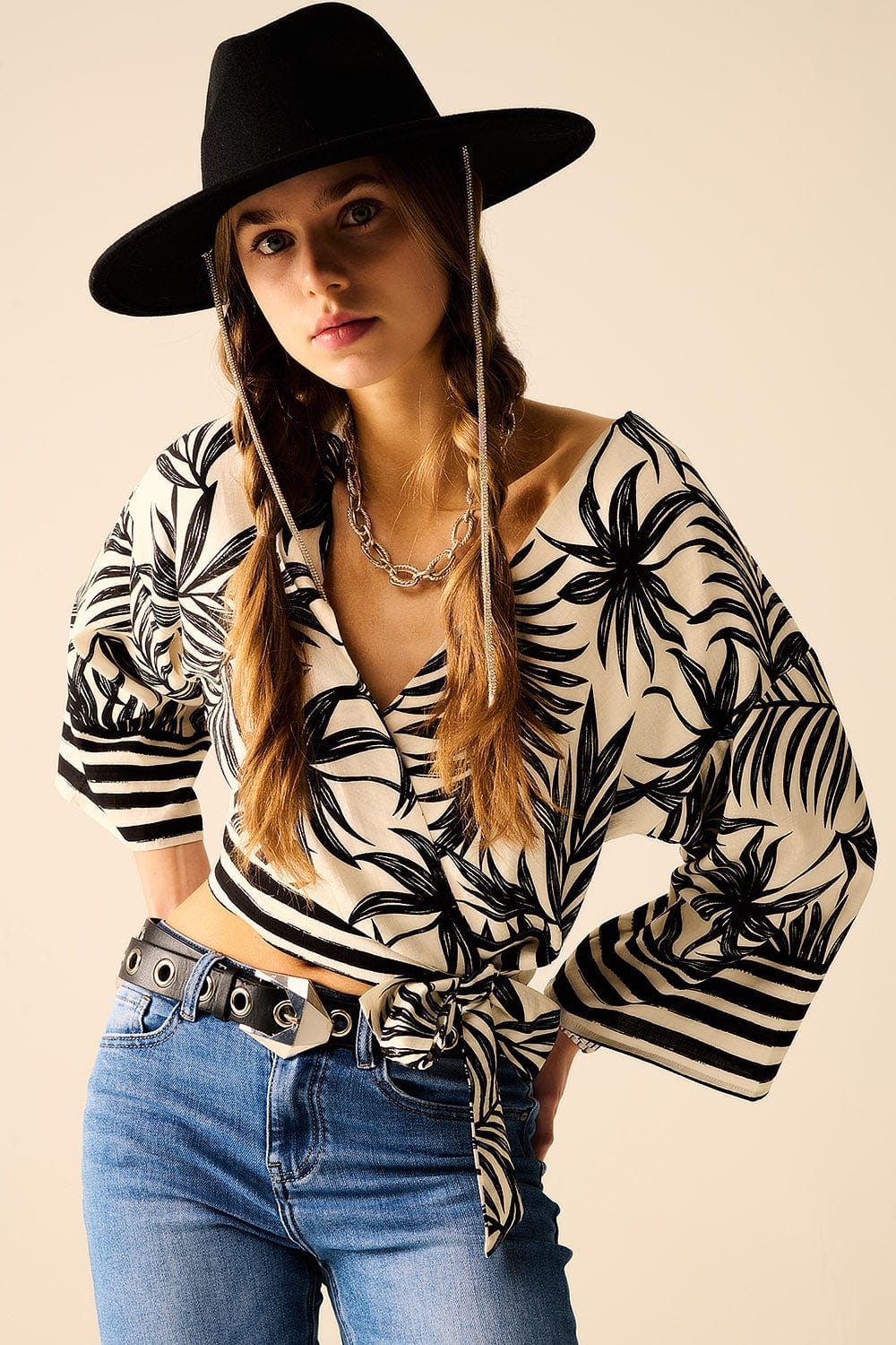 Q2 Women's Blouse Cropped Top In White With Tropical Motif In Black