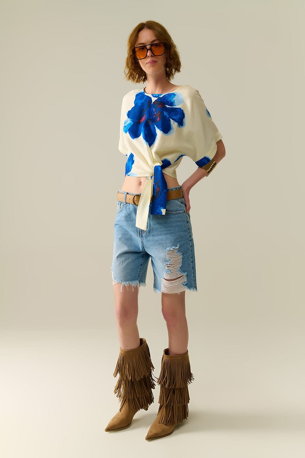 Q2 Women's Blouse Cropped White Blouse With Tropical Floral Print In Blue