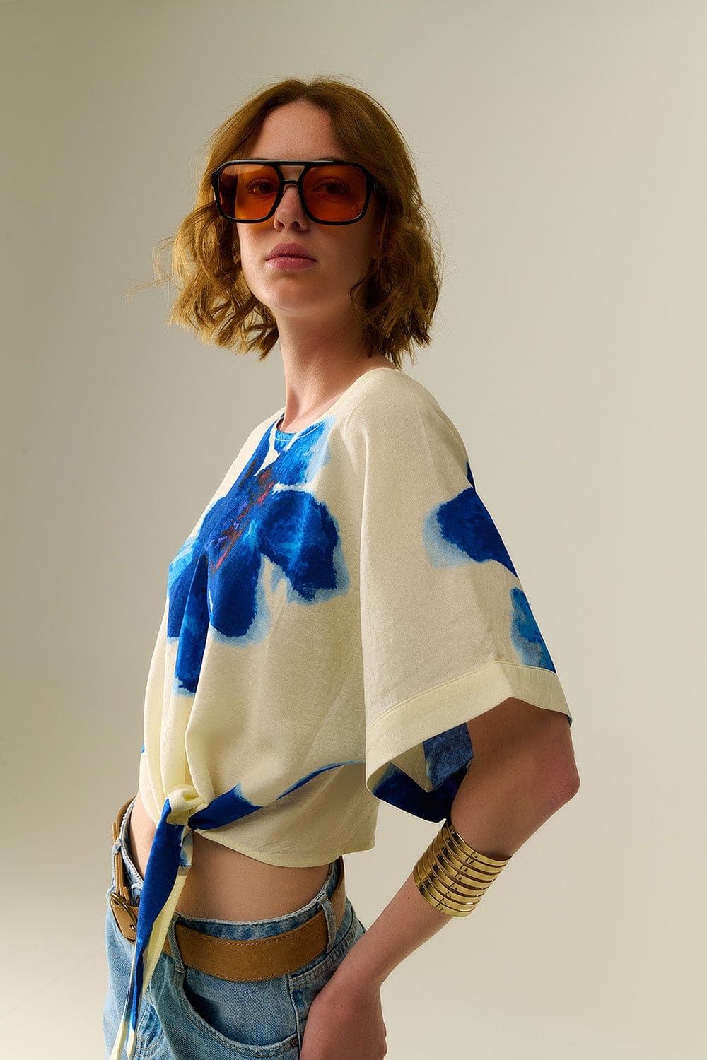 Q2 Women's Blouse Cropped White Blouse With Tropical Floral Print In Blue