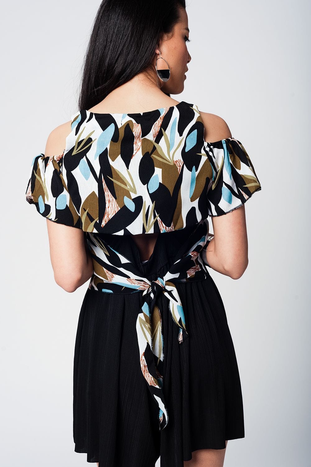 Q2 Women's Blouse Green leaf print crop top