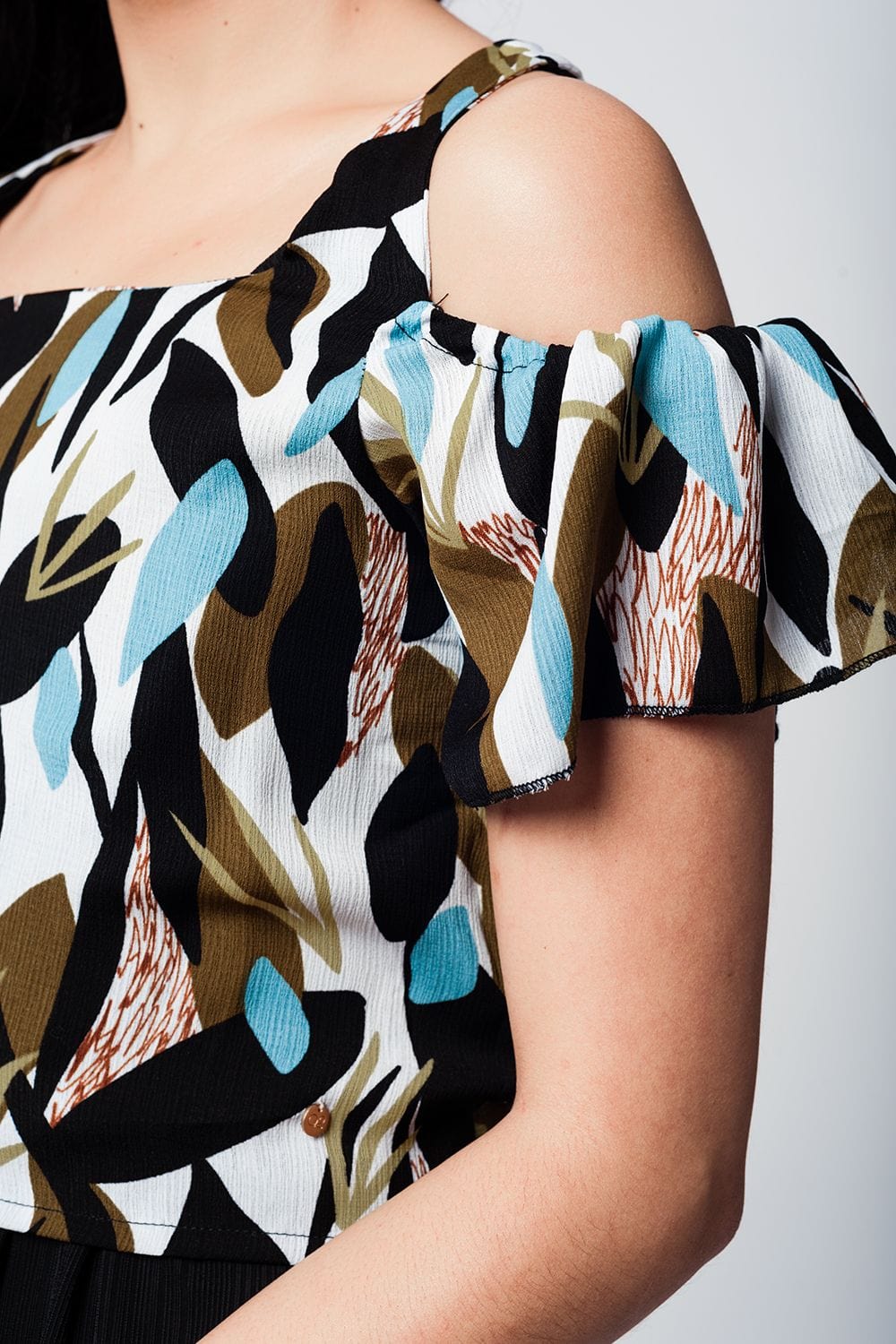 Q2 Women's Blouse Green leaf print crop top