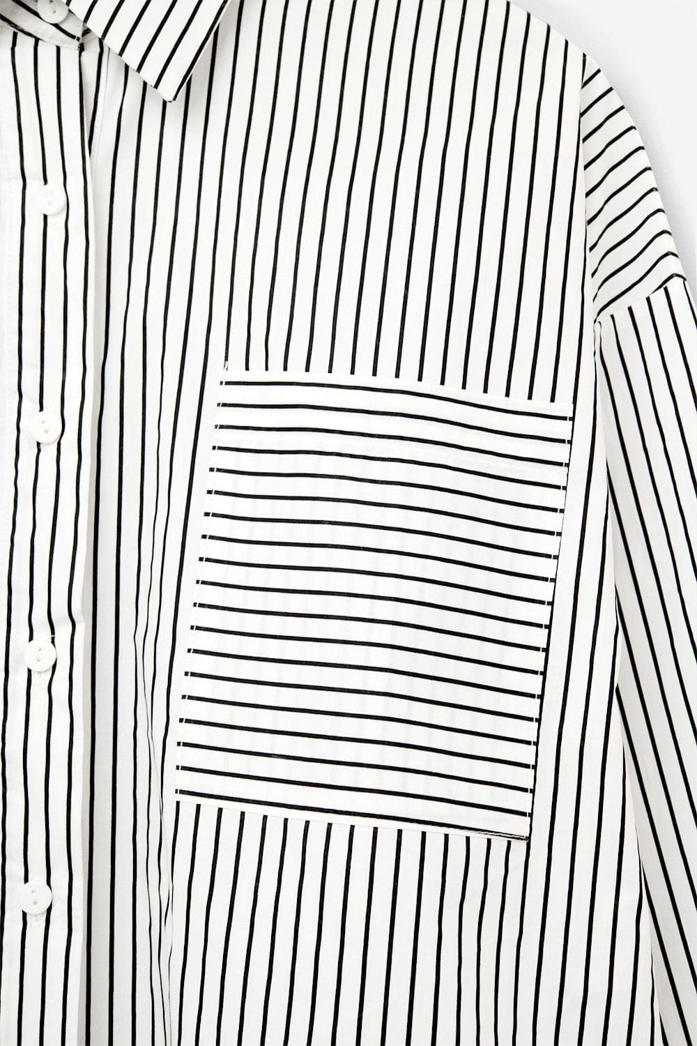 Q2 Women's Blouse High-Low Oversized Striped Shirt With Chest Pocket In Black And White
