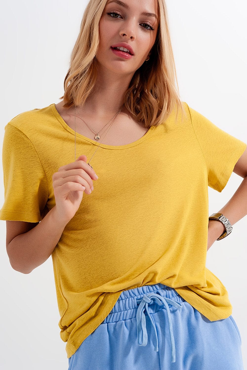 Q2 Women's Blouse Linen Mix Scoop Front T-Shirt in Yellow