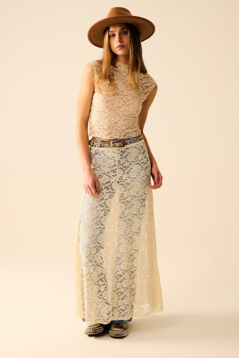 Q2 Women's Blouse Romantic Lace T-Shirt With Cap Sleeves In Beige
