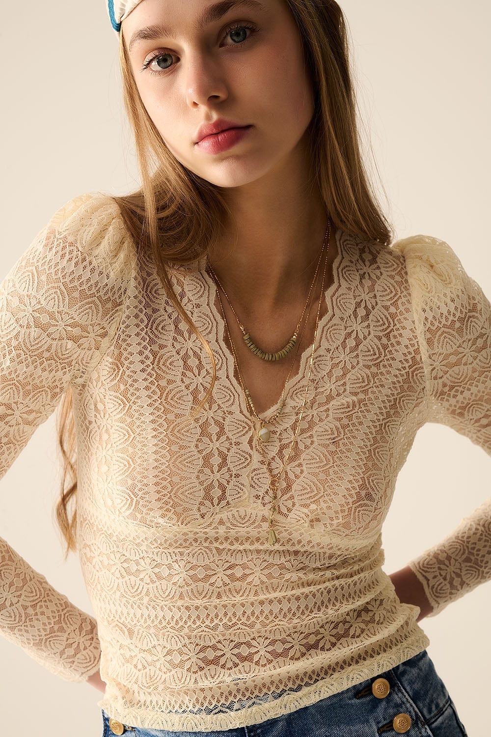 Q2 Women's Blouse Romantic V-Neck Lace Top With Long Sleeves In Beige