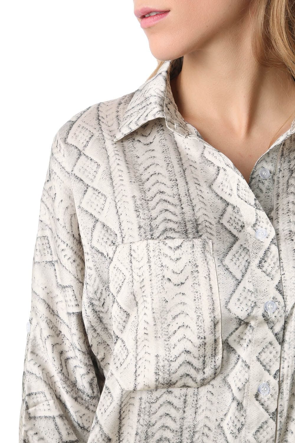Q2 Women's Blouse Satin longline shirt in grey abstract print