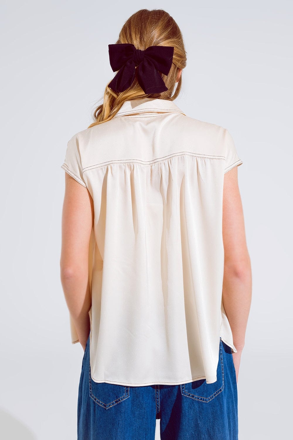 Q2 Women's Blouse Sleeveless Blouse With Pollo Collar In Beige