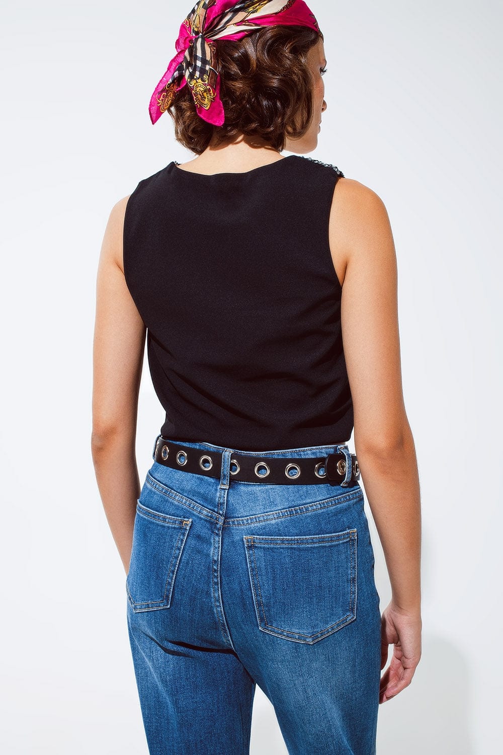 Q2 Women's Blouse Sleevless Croptop With Diagonal Silver Sequin Detail In Black