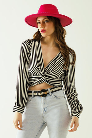 Q2 Women's Blouse Striped Crop Top With V-Neckline And Twisted Front In Black And White.