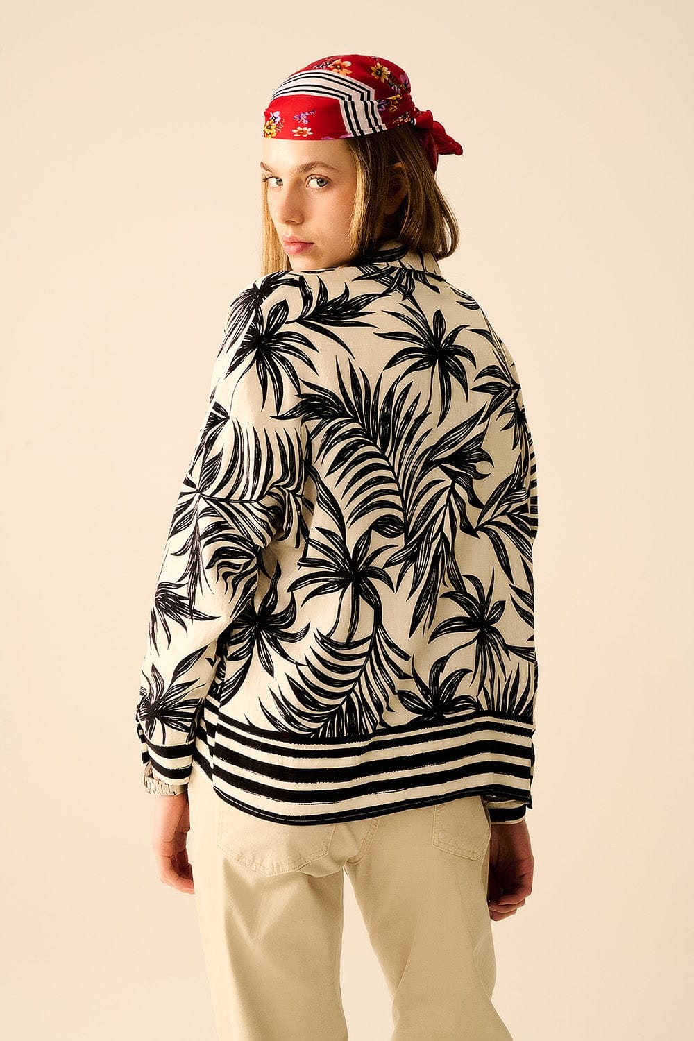 Q2 Women's Blouse Tropical Motif Relaxed Blouse In Black And White