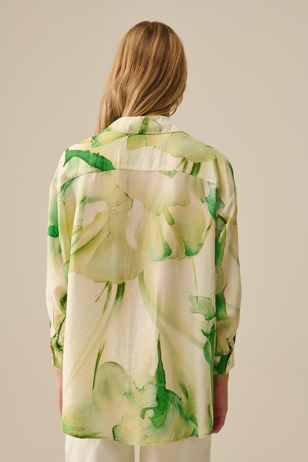Q2 Women's Blouse Watercolor Print Button-Down Blouse In Green