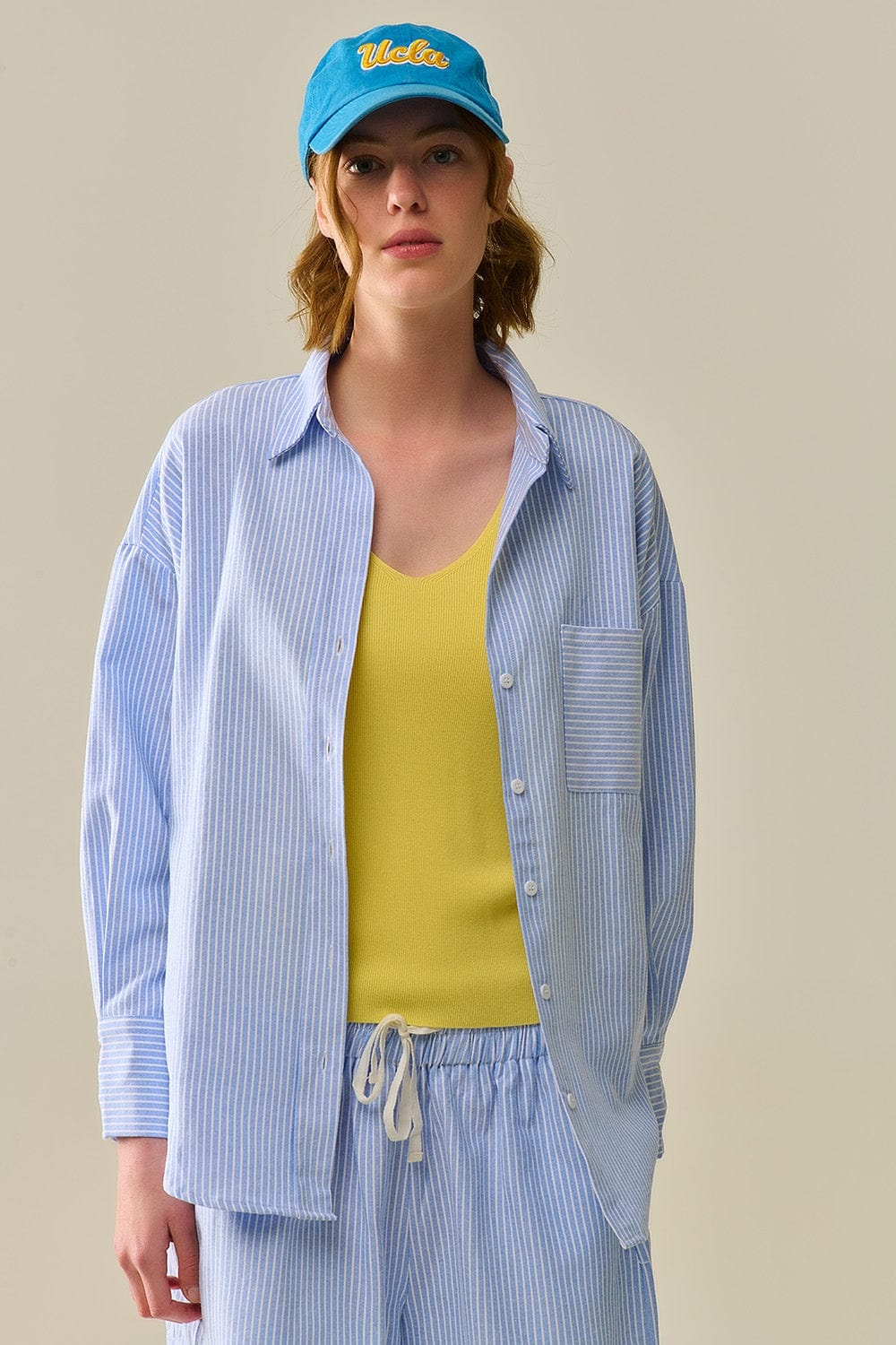 Q2 Women's Blouse White Striped Buttoned Shirt In Blue