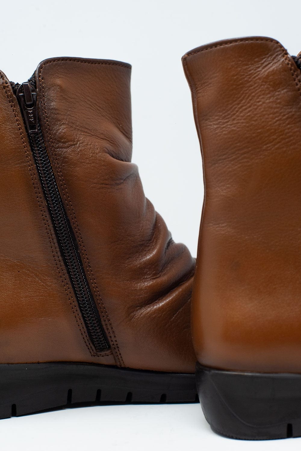 Q2 Women's Boots Low Brown Boots with Zipper and Round Nose