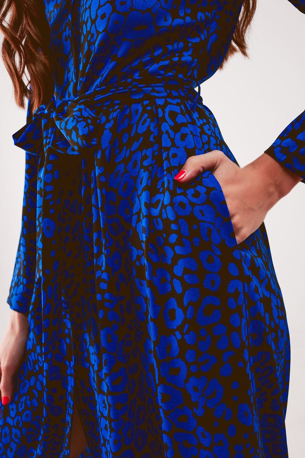 Q2 Women's Dress Belted Maxi Shirt Dress in Blue Animal Print