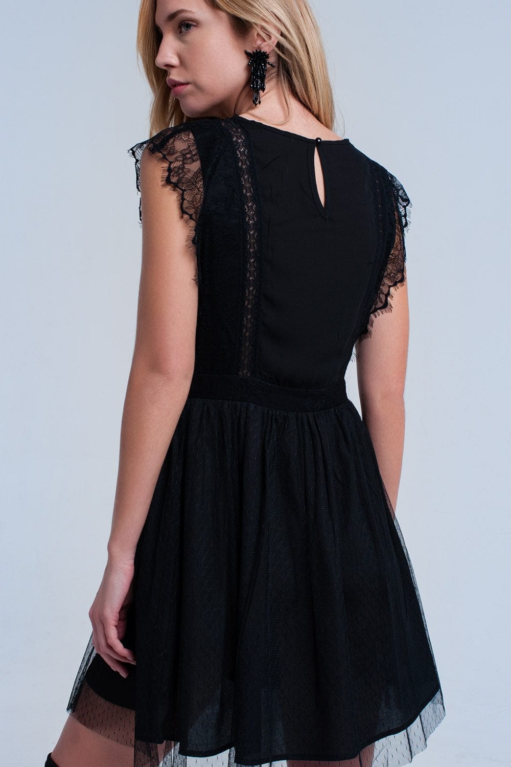 Q2 Women's Dress Black midi dress with lace