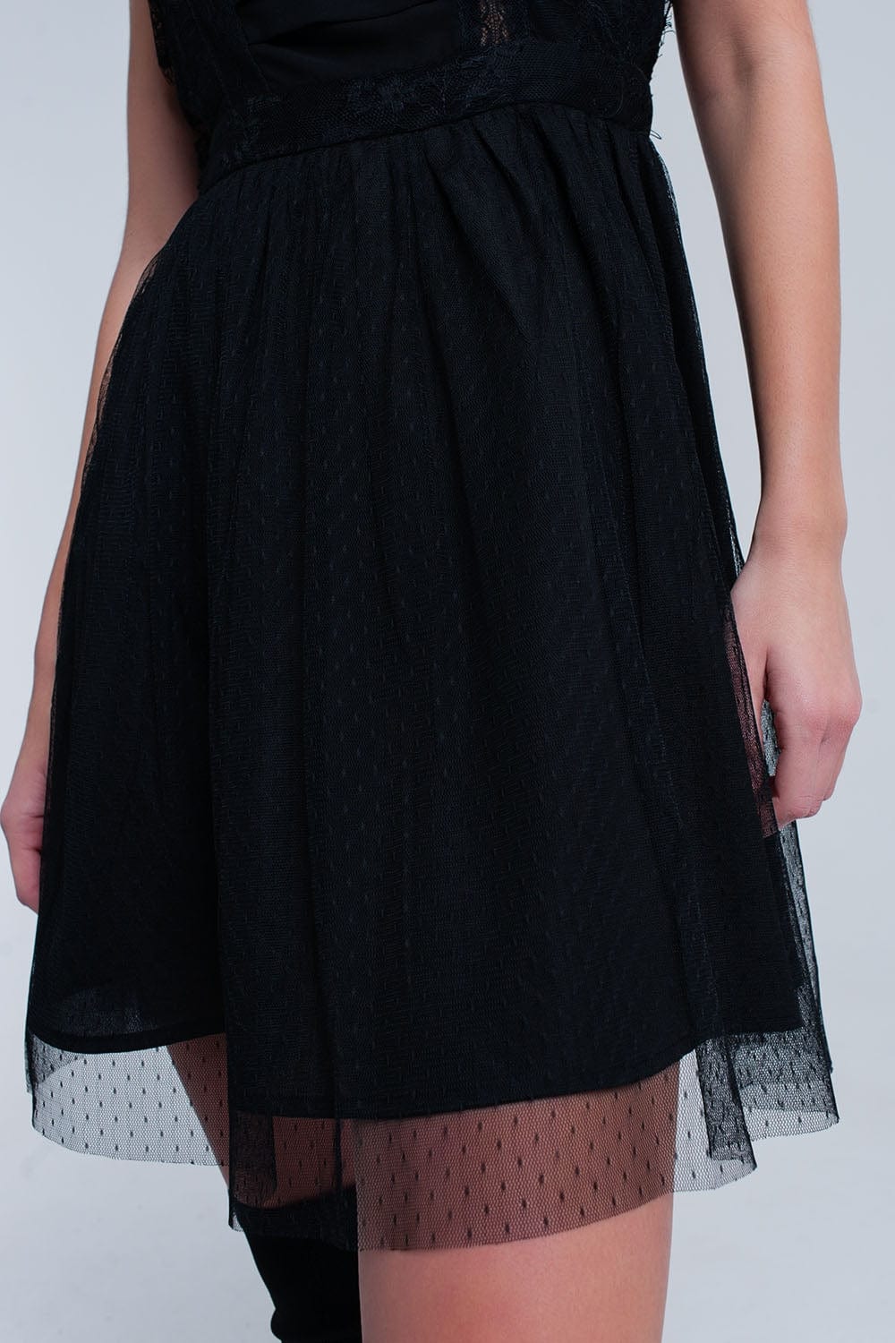 Q2 Women's Dress Black midi dress with lace