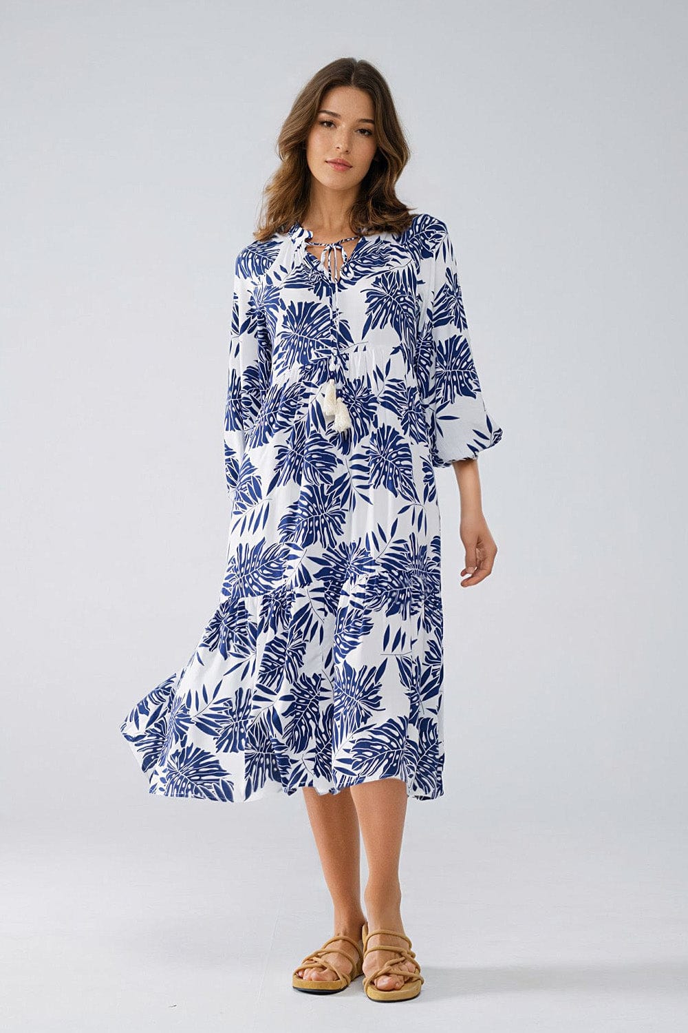 Q2 Women's Dress Boho Maxi Dress With Balloon Sleeves And Leaf Print In Navy And White