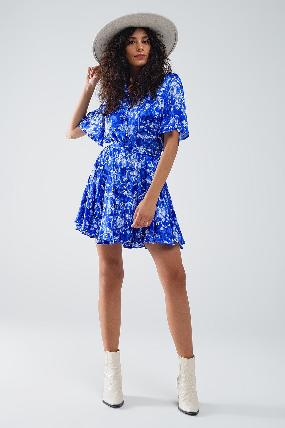 Q2 Women's Dress Flowy Short Shirt Dress With Angel Sleeves In Blue Abstract Print