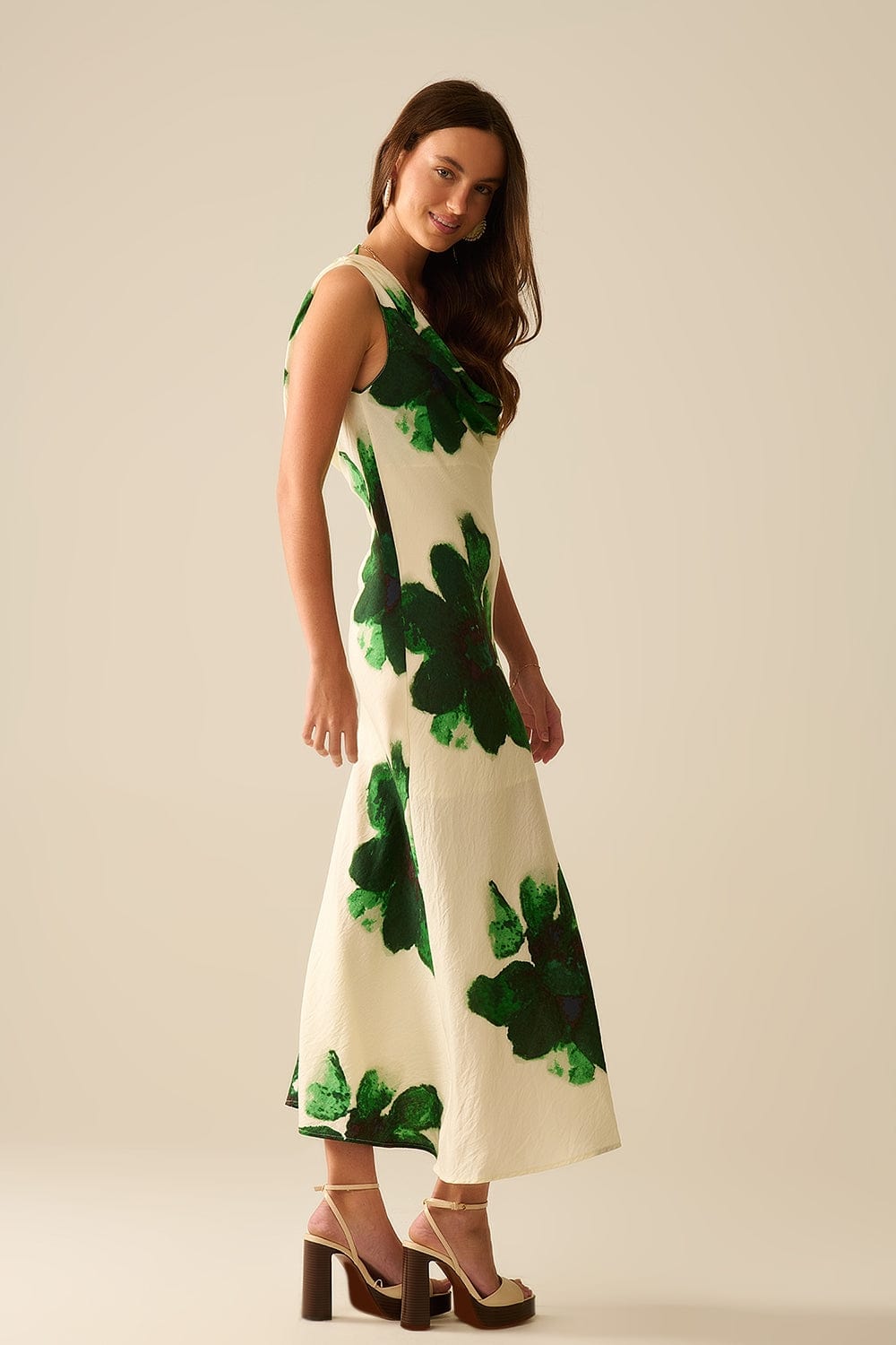 Q2 Women's Dress Flowy Sleeveless Green Maxi Dress With Floral Print