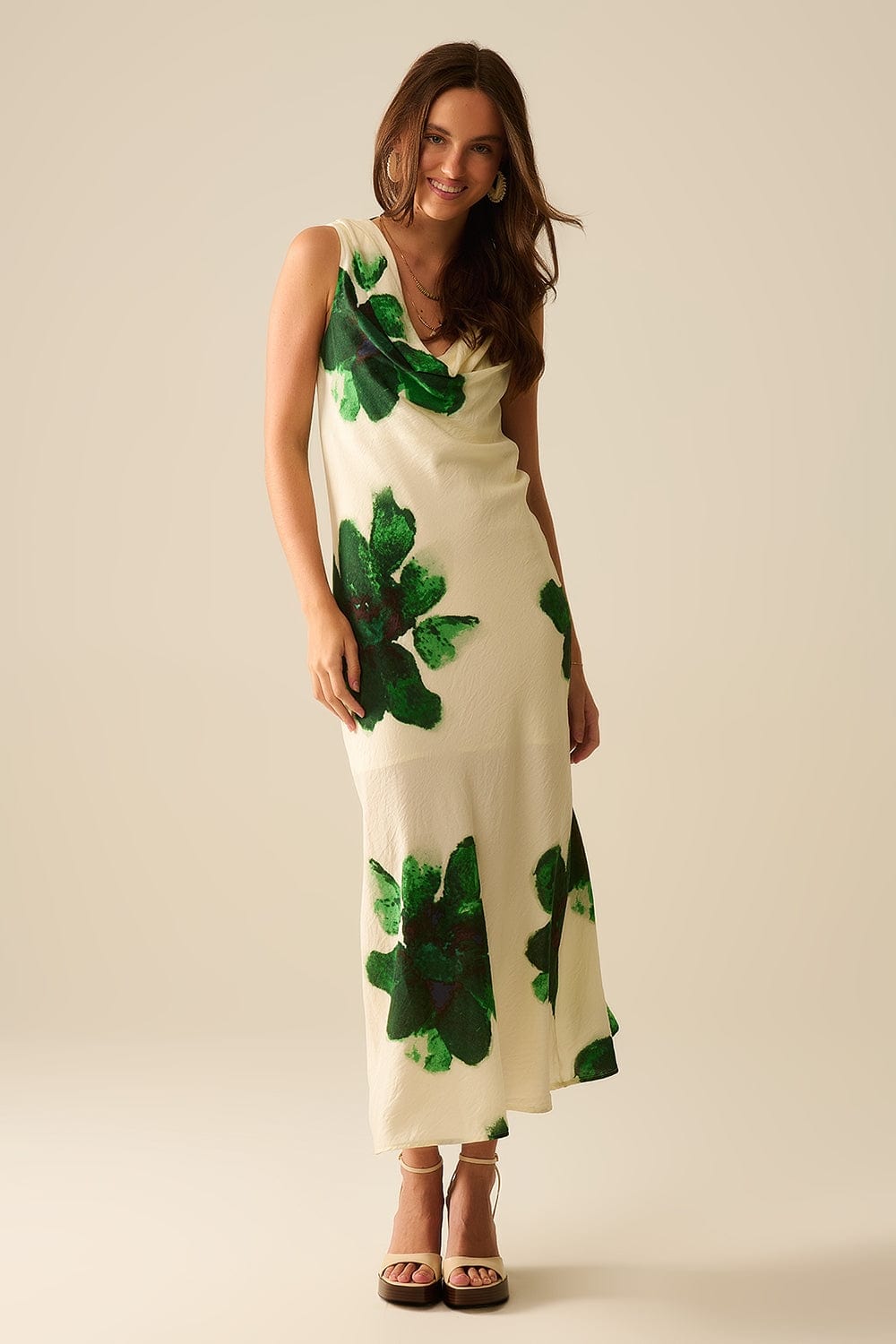 Q2 Women's Dress Flowy Sleeveless Green Maxi Dress With Floral Print