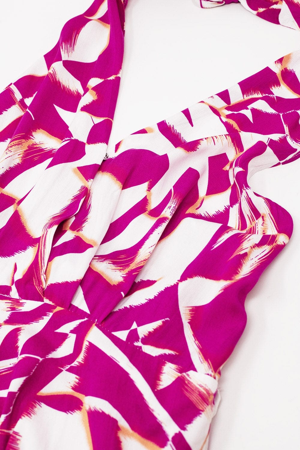 Q2 Women's Dress Halter Midi Dress With Cinched Waist In Abstract Fuchsia And White Print