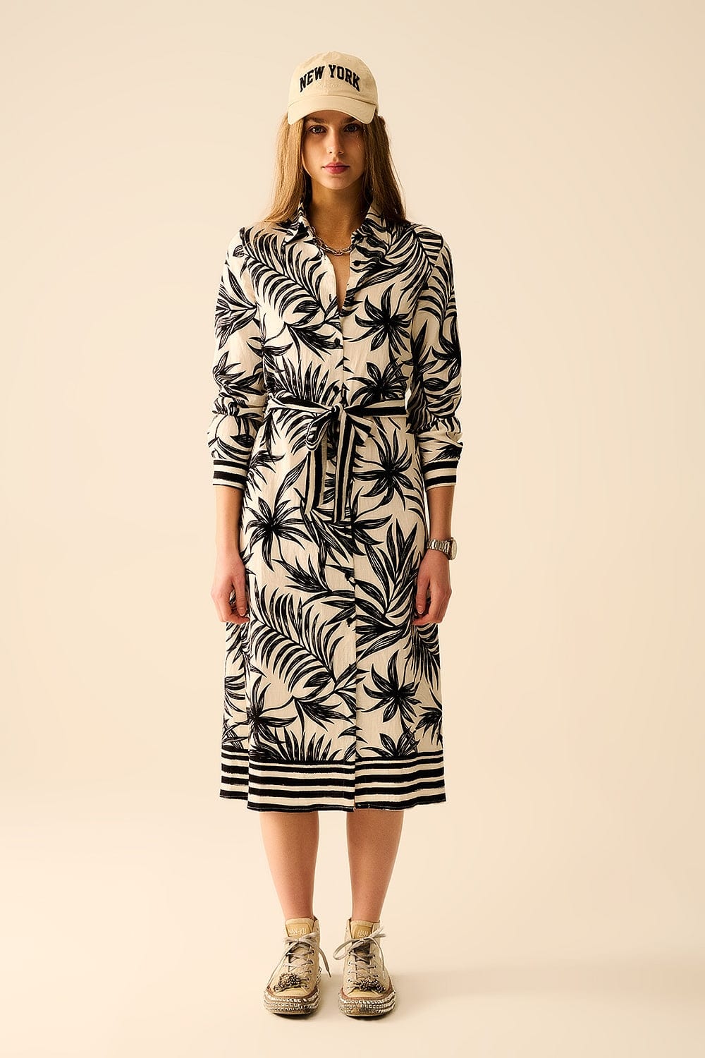 Q2 Women's Dress Long Sleeve Midi Dress In Tropical Motif In Black And White