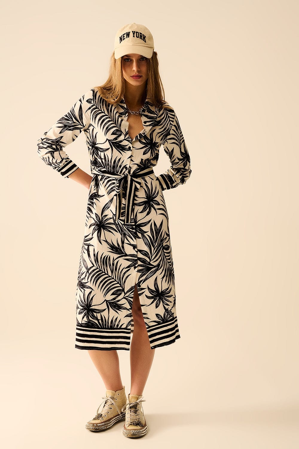Q2 Women's Dress Long Sleeve Midi Dress In Tropical Motif In Black And White