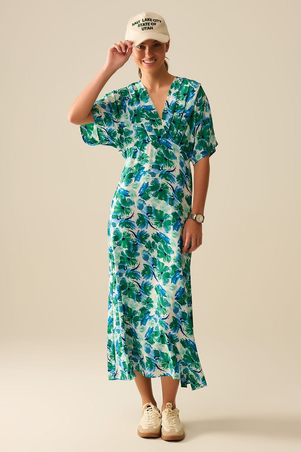 Q2 Women's Dress Maxi Floral Print Dress In Satin Fabric With Dropped Sleeves