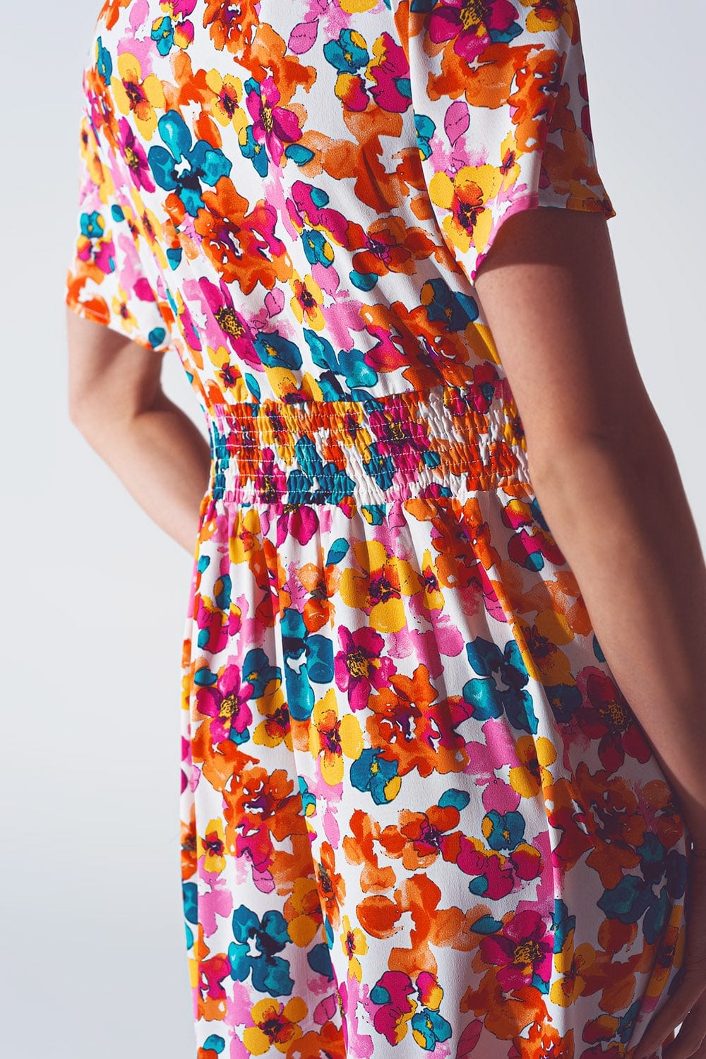 Q2 Women's Dress Midi Cinched In Wist Dress In Multicolot Floral Print