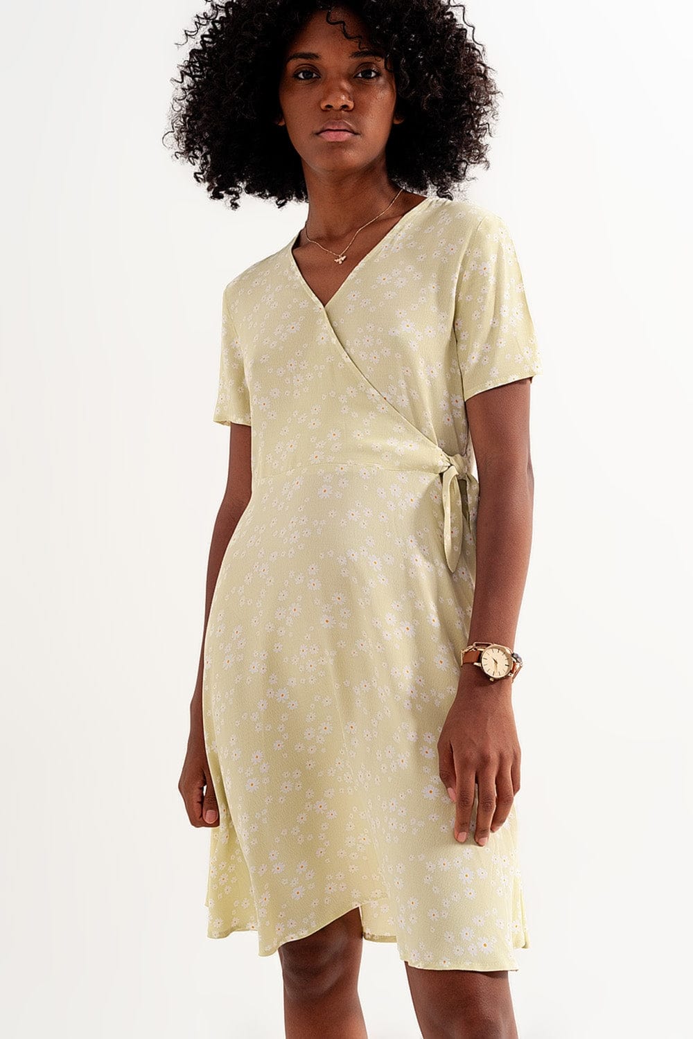 Q2 Women's Dress Mini Wrap Dress in Daisy Print in Green