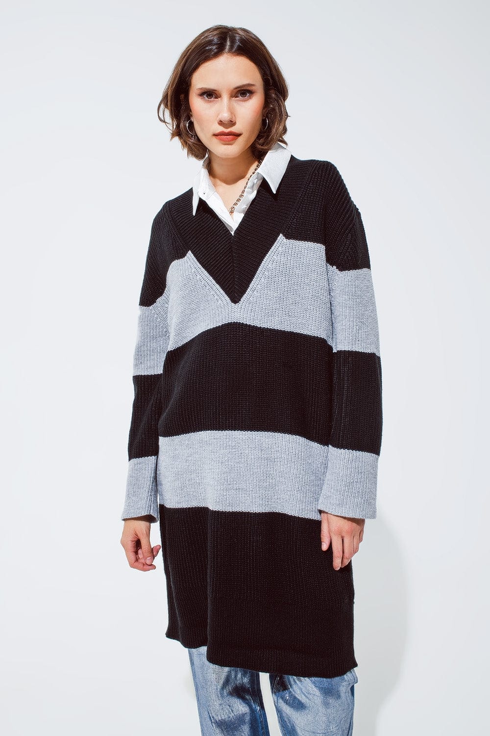 Q2 Women's Dress Oversized Midi Knitted Dress With Stripes And A Wide V Neck