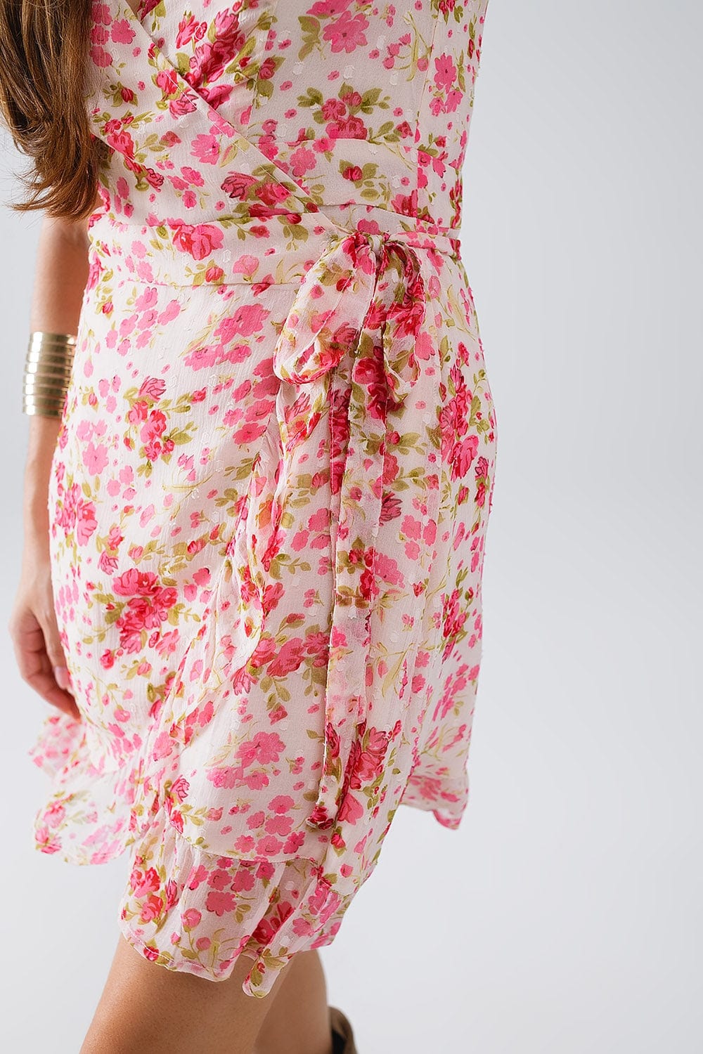 Q2 Women's Dress Plumetti Short Wrap Dress In Pink Floral Print