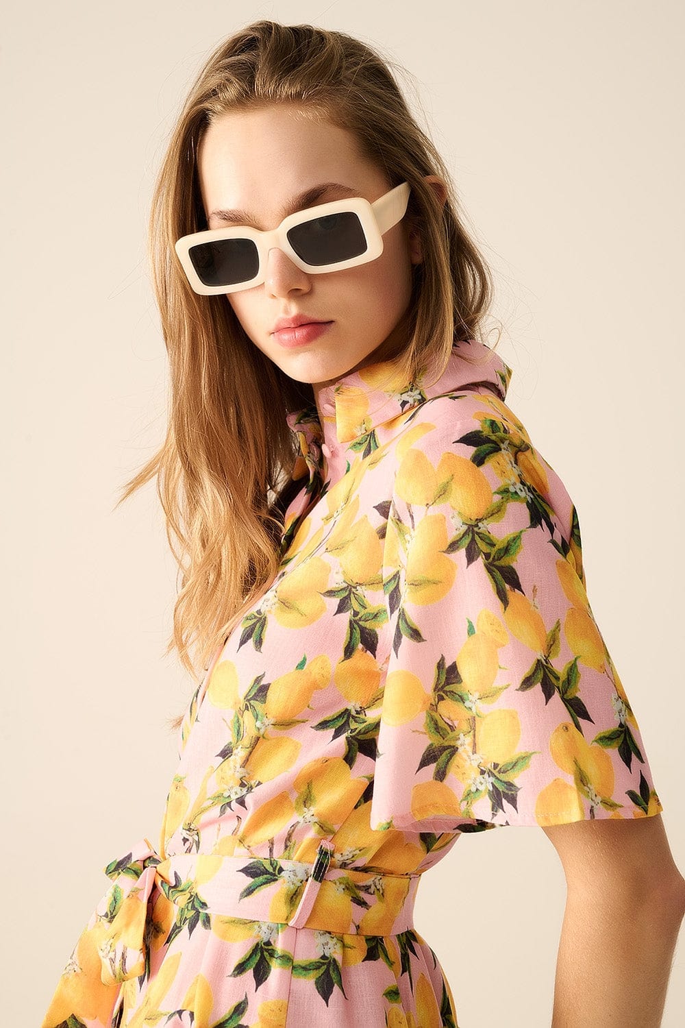 Q2 Women's Dress Romantic Dress With Waistband And Lemon Print And Short Sleeves In Pink