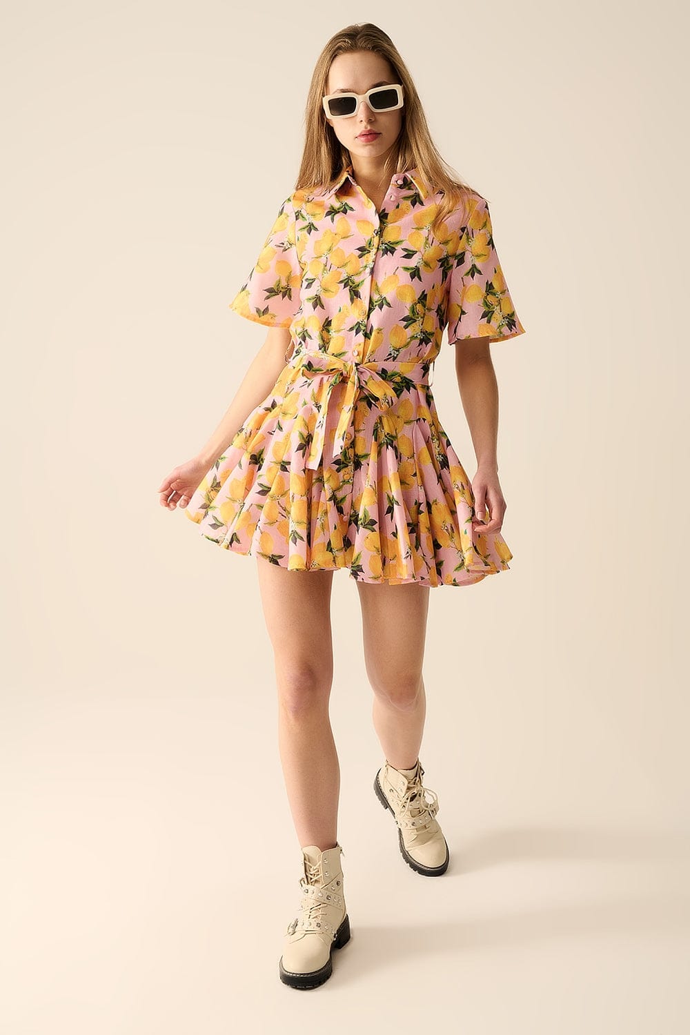 Q2 Women's Dress Romantic Dress With Waistband And Lemon Print And Short Sleeves In Pink