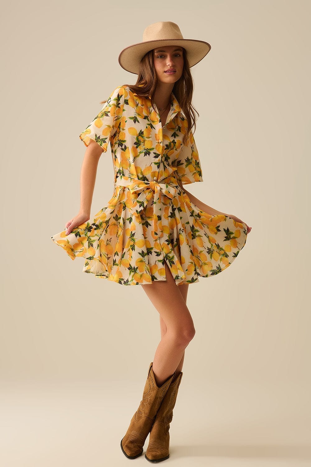 Q2 Women's Dress Romantic Dress With Waistband And Lemon Print And Short Sleeves
