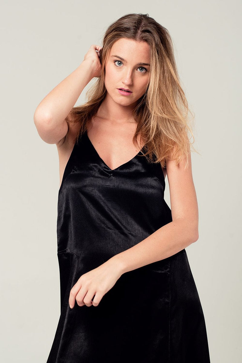 Q2 Women's Dress Satin midi dress with back detail in black