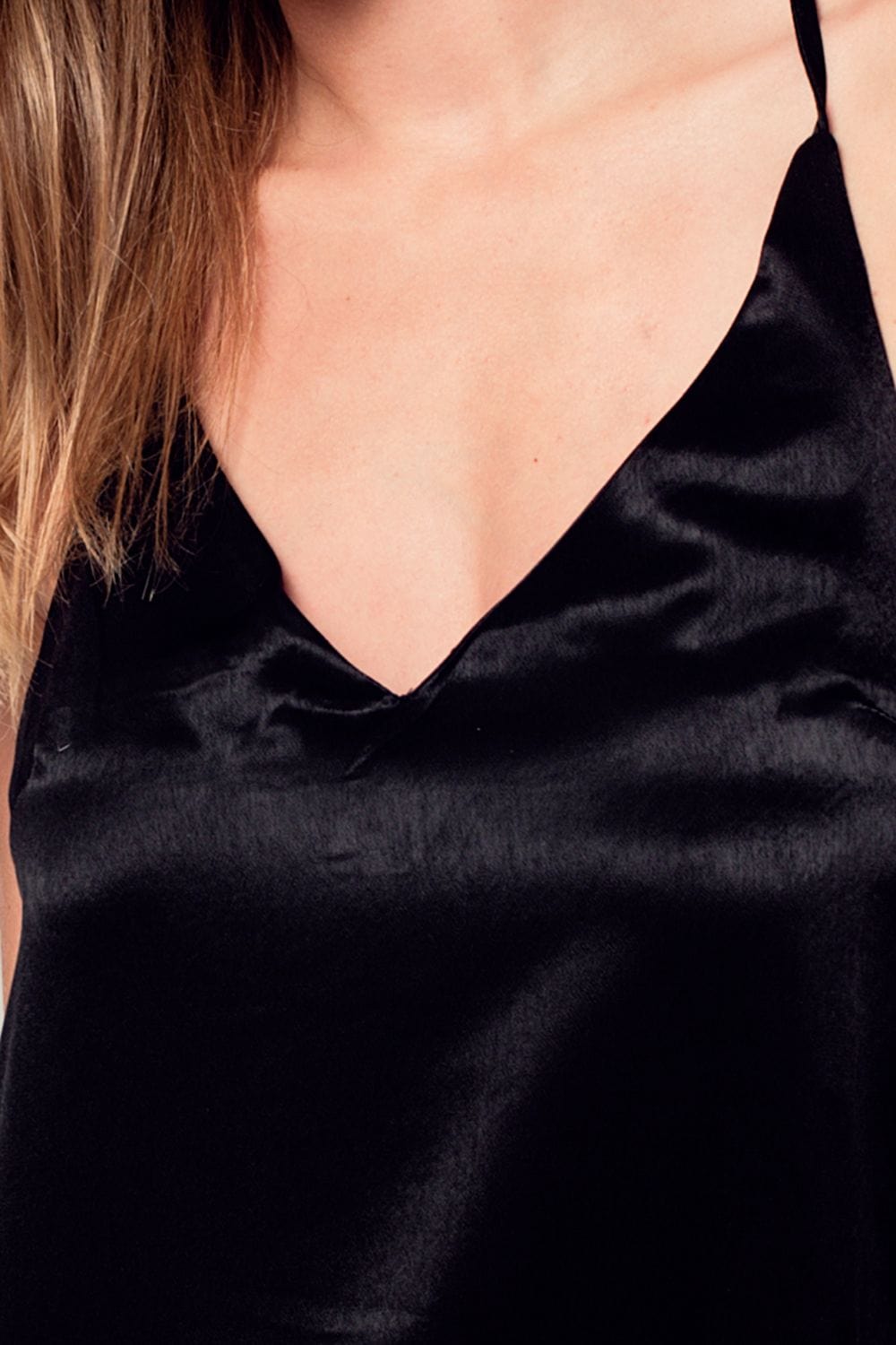 Q2 Women's Dress Satin midi dress with back detail in black